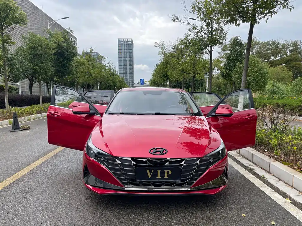 Hyundai Elantra — фото 15