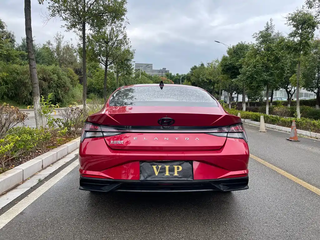 Hyundai Elantra — фото 19
