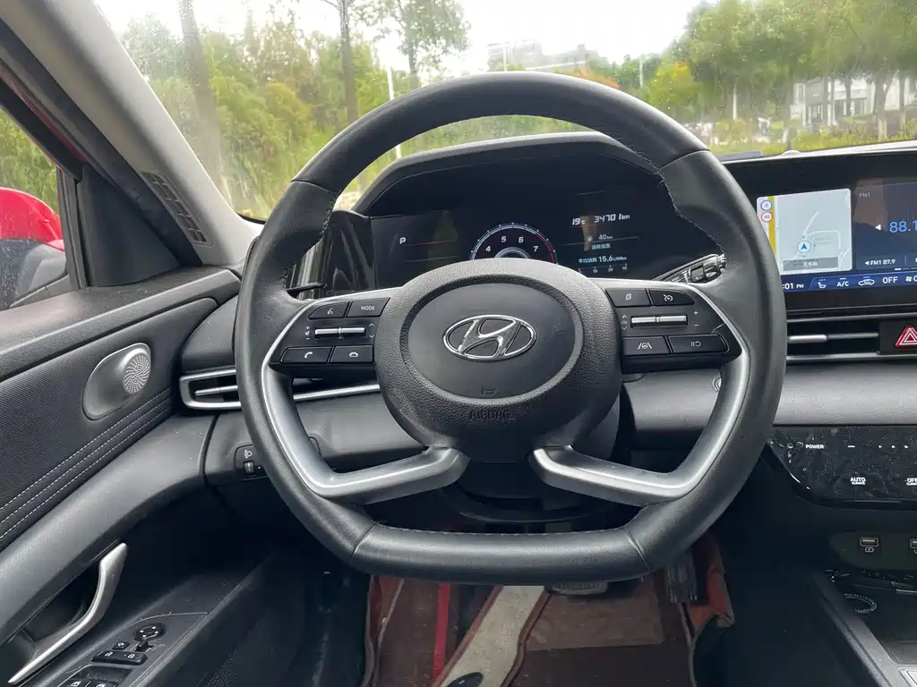 Hyundai Elantra — фото 4