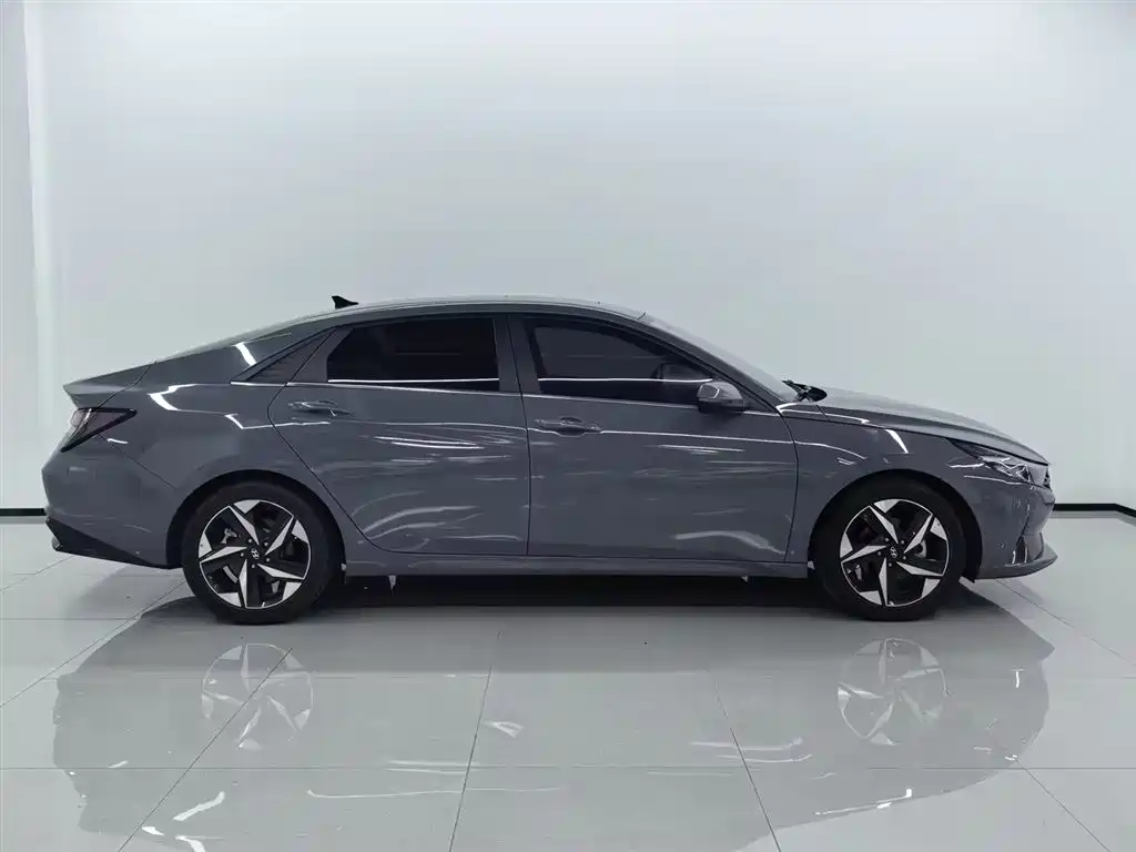Hyundai Elantra — фото 3