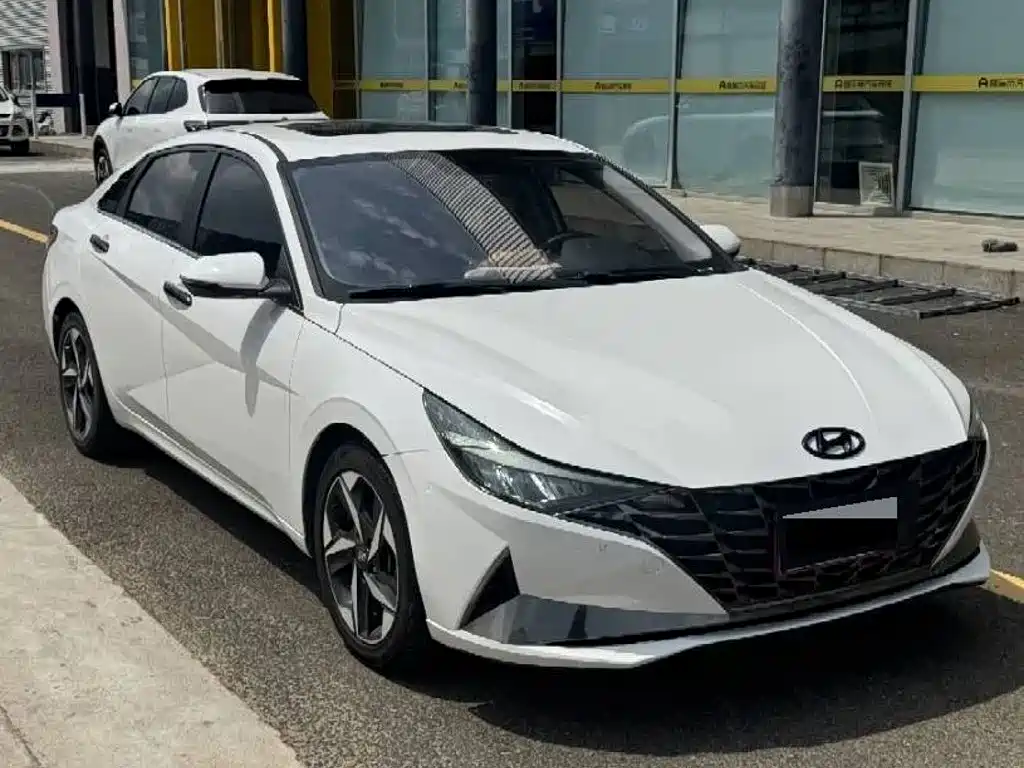 Hyundai Elantra — фото 2