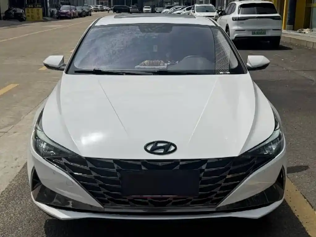 Hyundai Elantra — фото 3