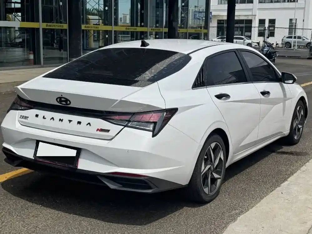 Hyundai Elantra — фото 7