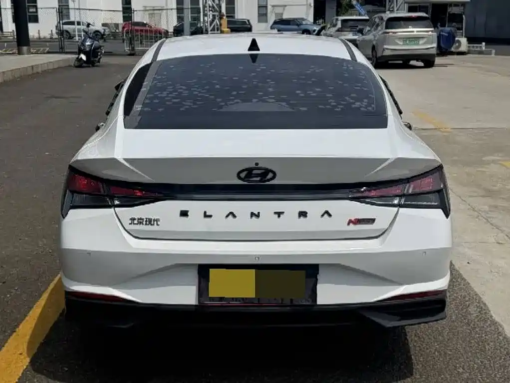 Hyundai Elantra — фото 8