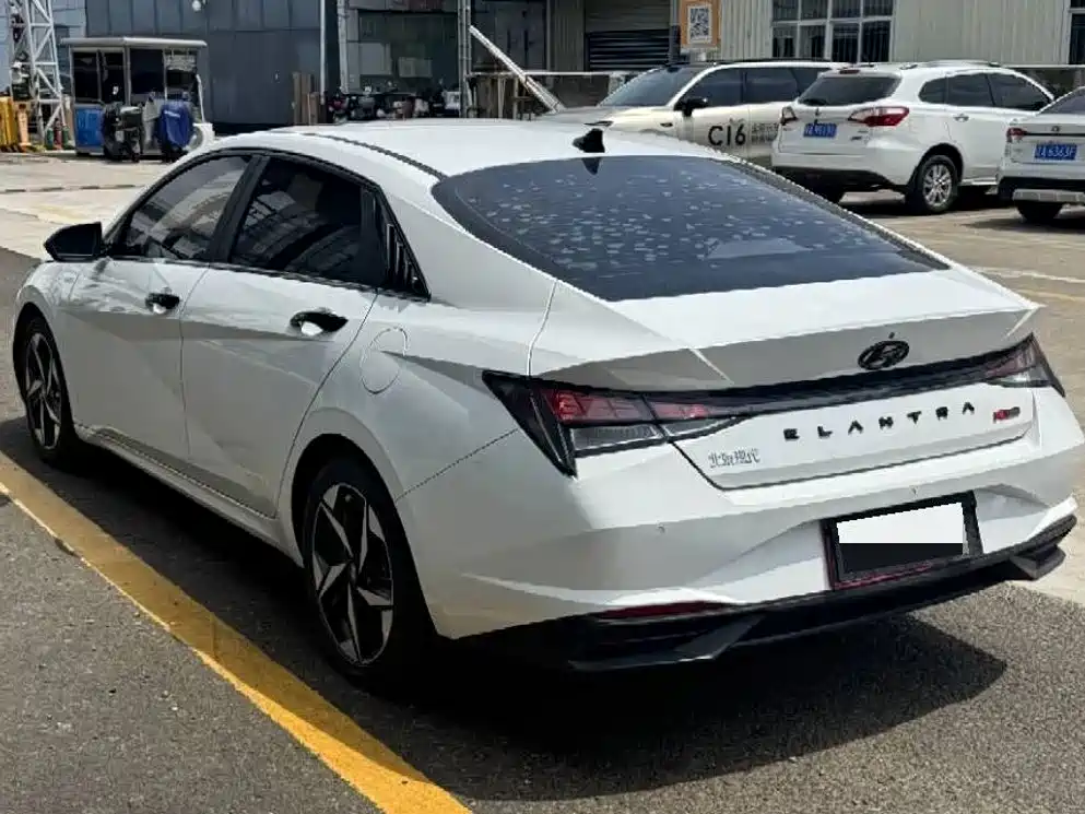 Hyundai Elantra — фото 9