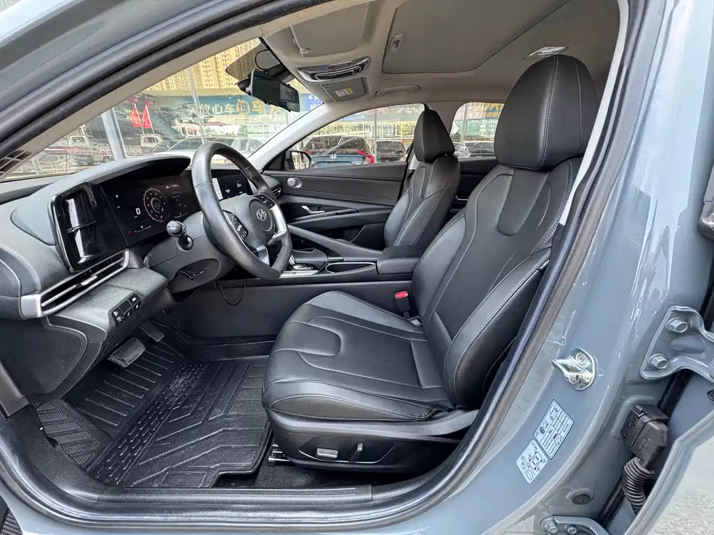 Hyundai Elantra — фото 4