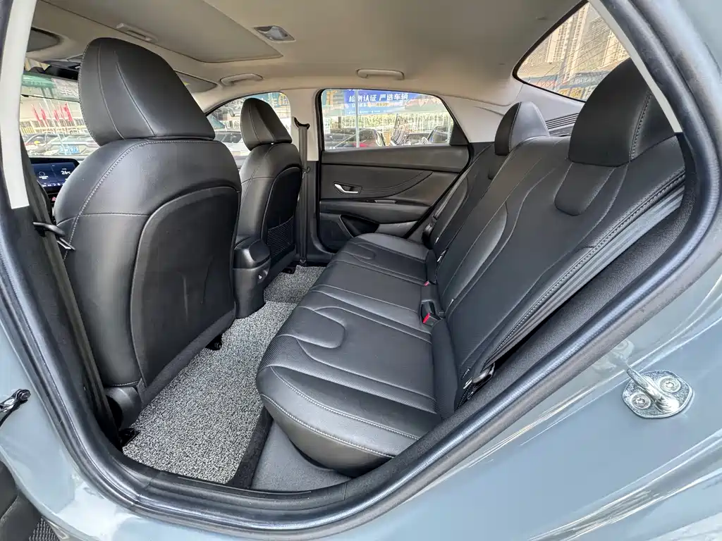Hyundai Elantra — фото 6