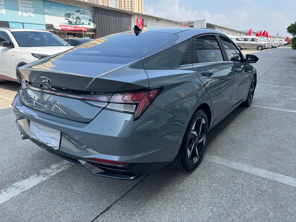 Hyundai Elantra — фото 7
