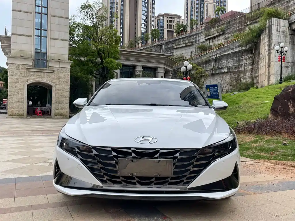 Hyundai Elantra — фото 2