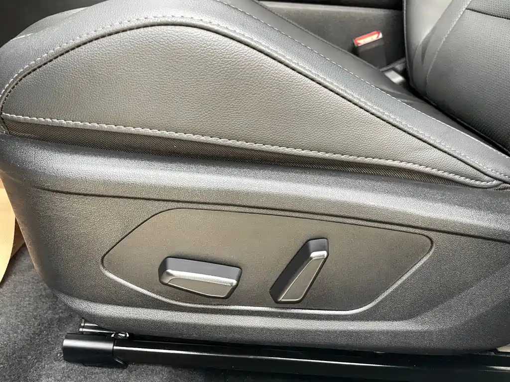Hyundai Elantra — фото 12