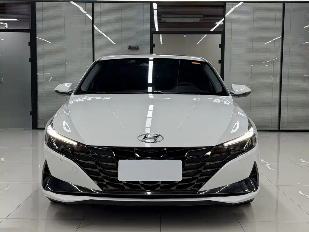 Hyundai Elantra — фото 2