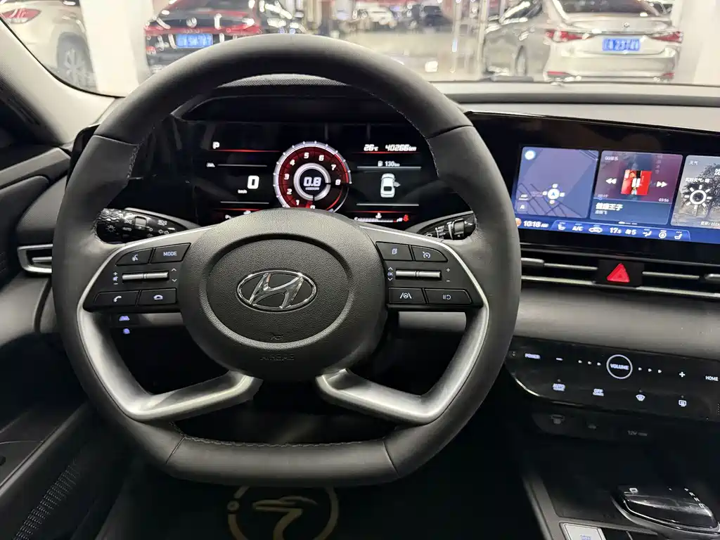 Hyundai Elantra — фото 11