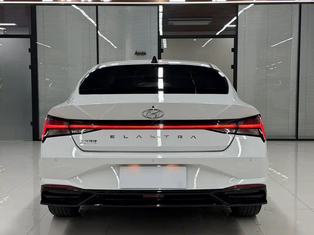 Hyundai Elantra — фото 20