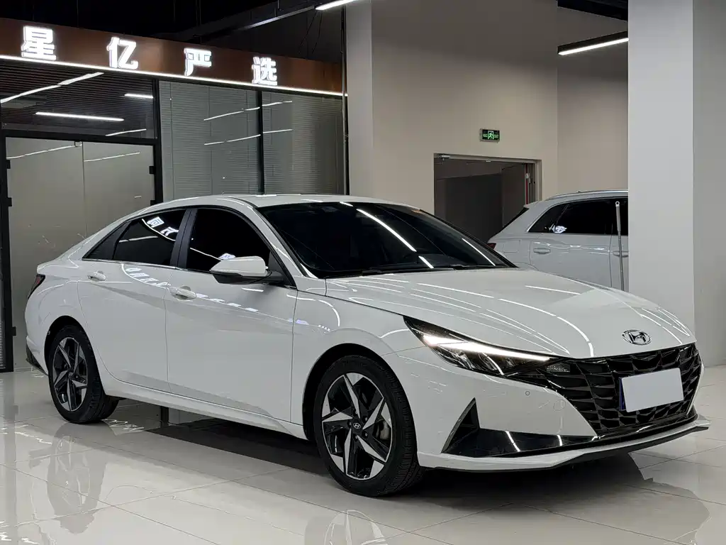 Hyundai Elantra — фото 3