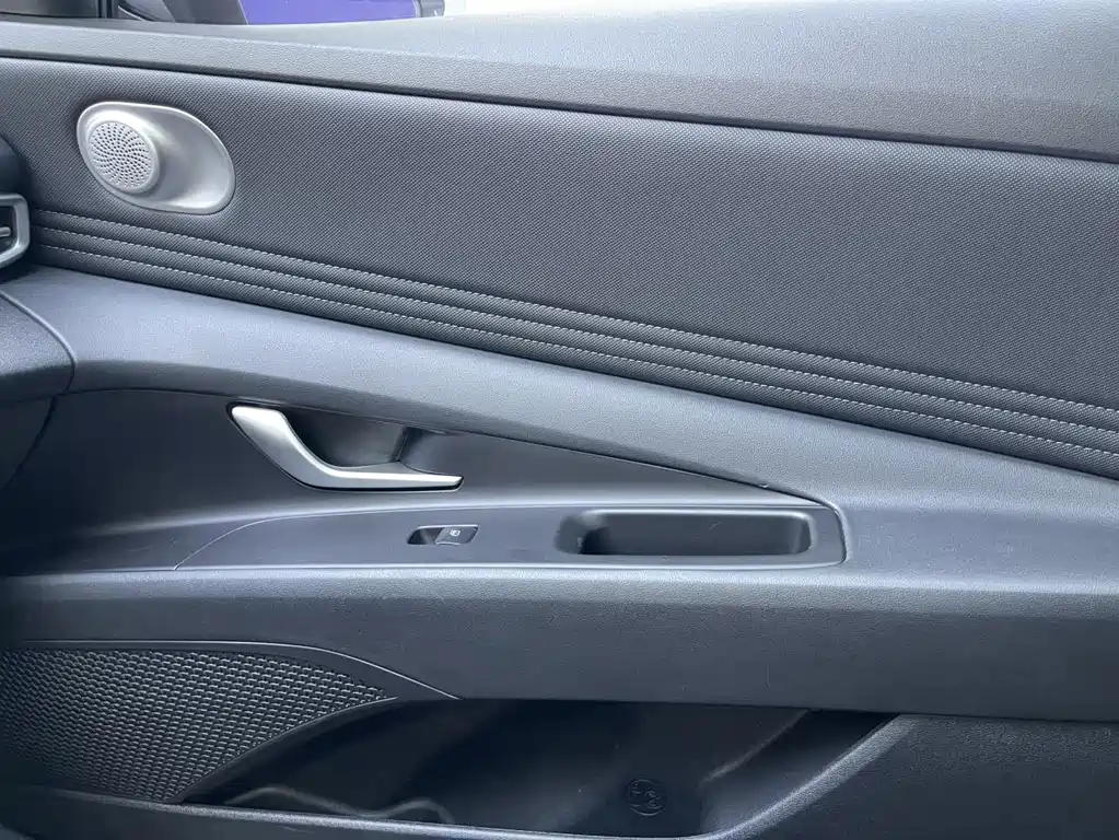 Hyundai Elantra — фото 15