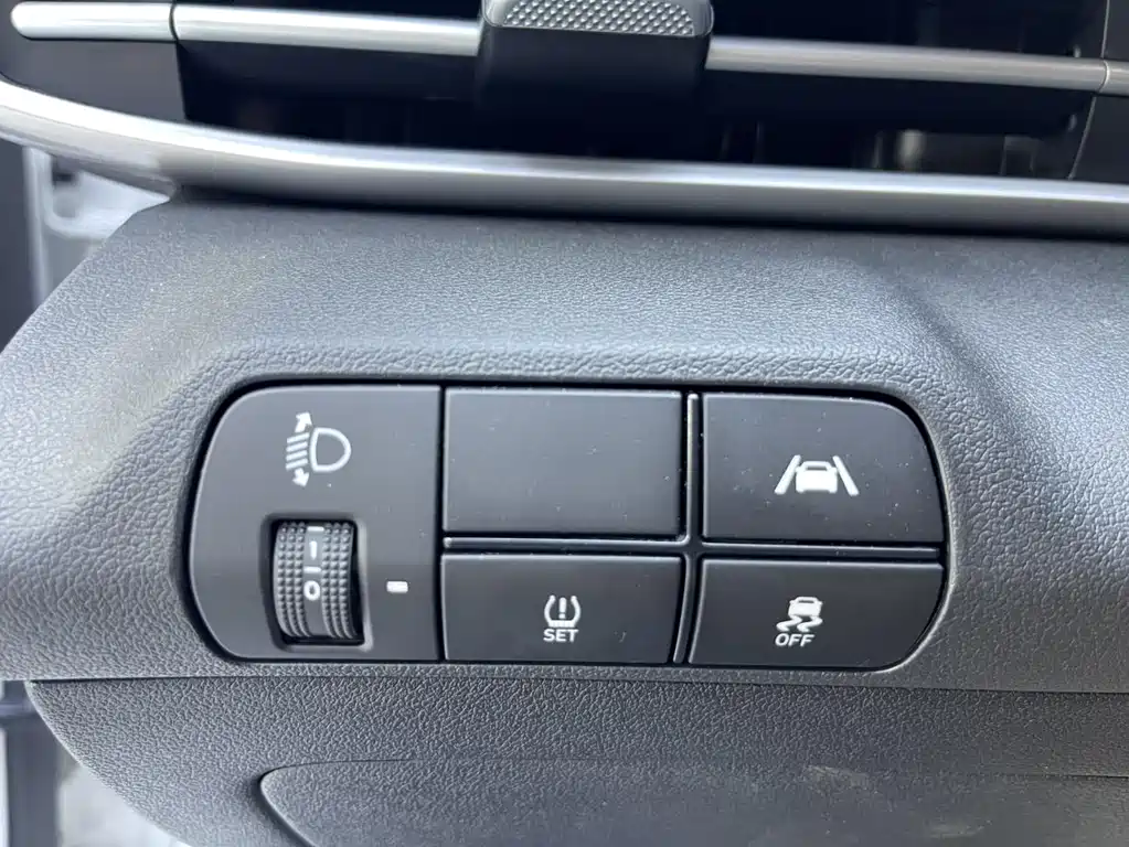 Hyundai Elantra — фото 17