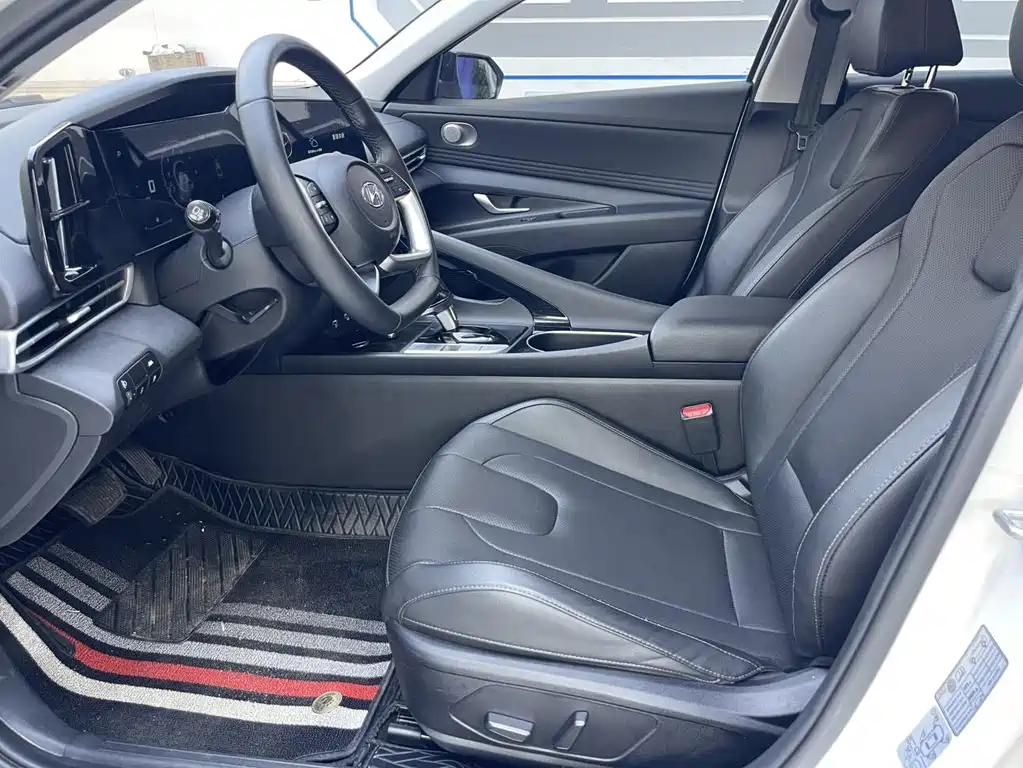 Hyundai Elantra — фото 10