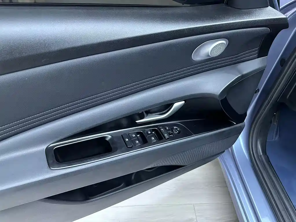 Hyundai Elantra — фото 13