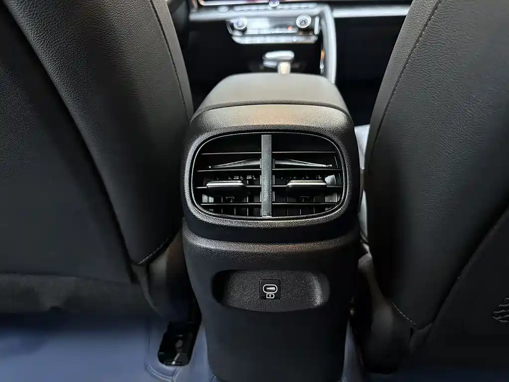 Hyundai Elantra — фото 15