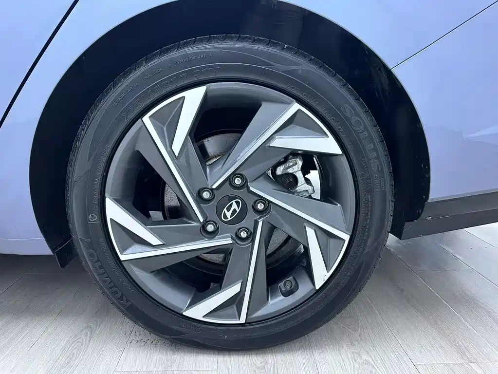 Hyundai Elantra — фото 18