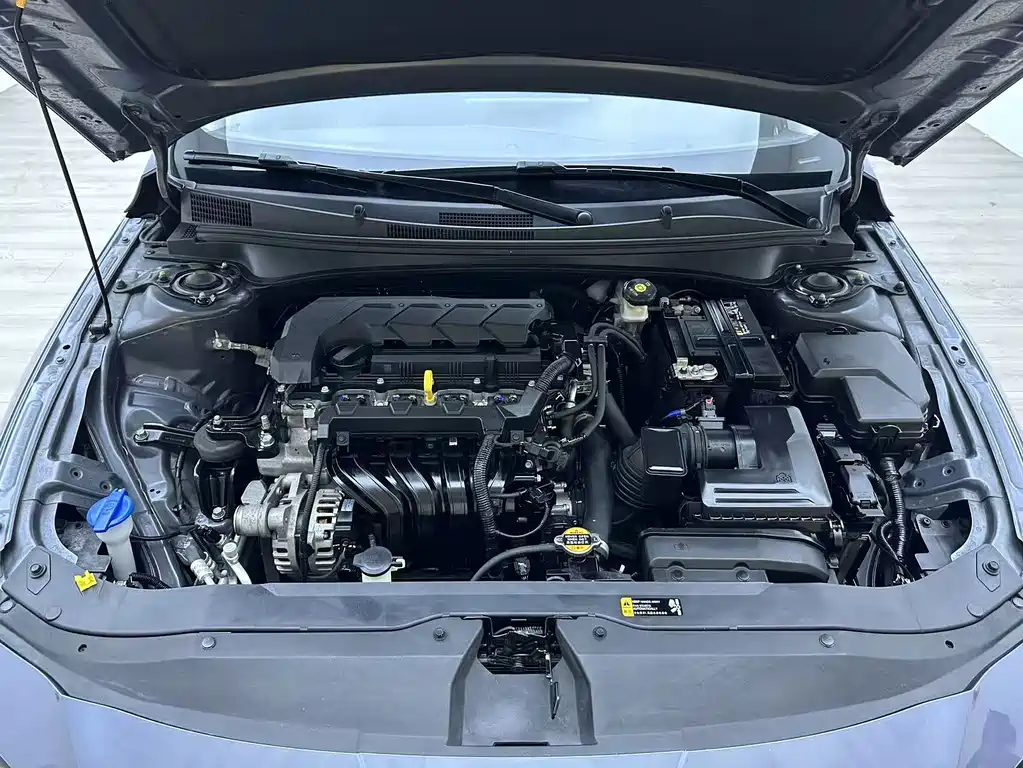 Hyundai Elantra — фото 20