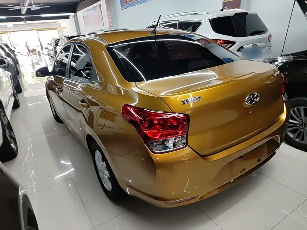 Hyundai Verna — фото 23