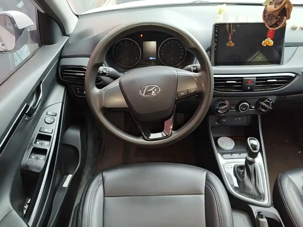Hyundai Elantra — фото 11