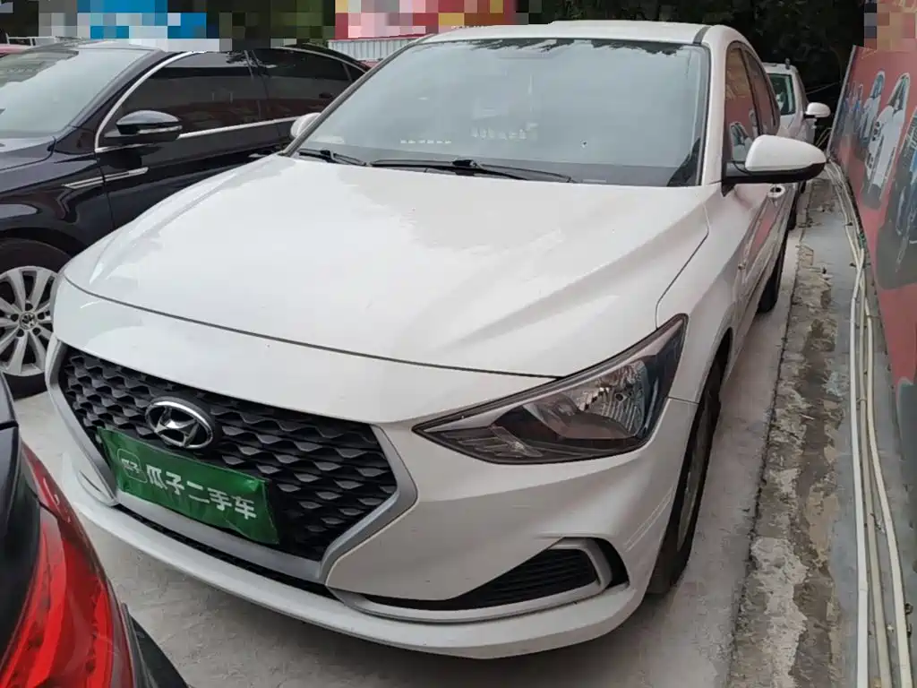Hyundai Elantra — фото 3