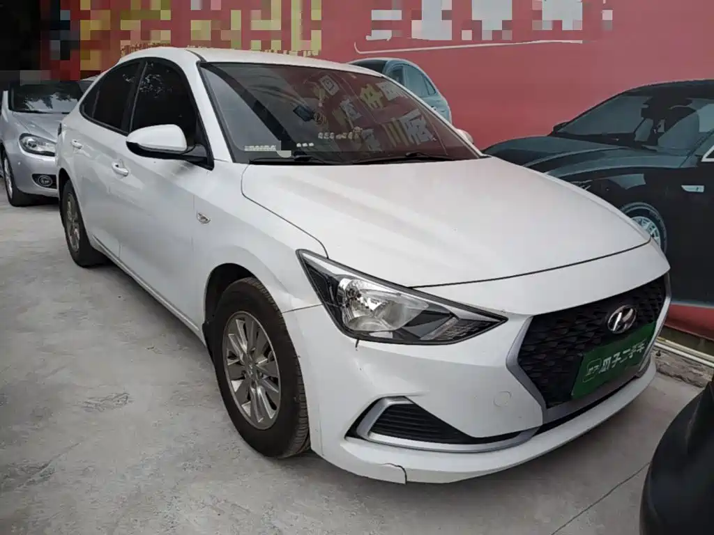 Hyundai Elantra — фото 4