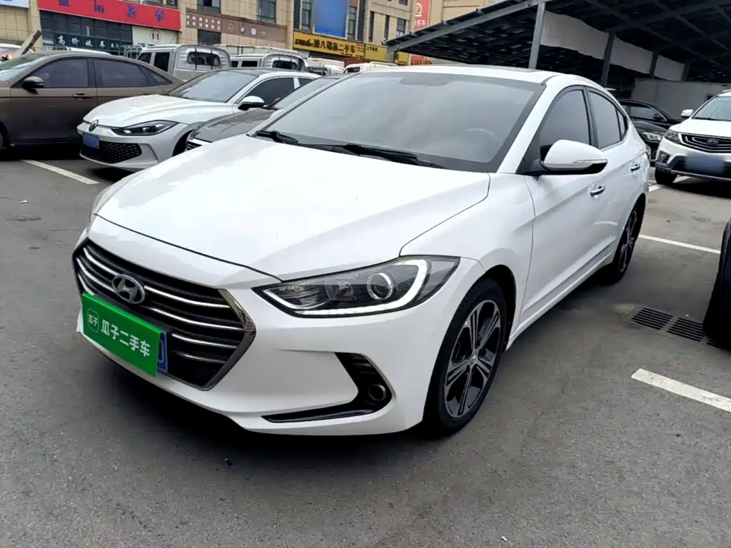 Hyundai Elantra — фото 2