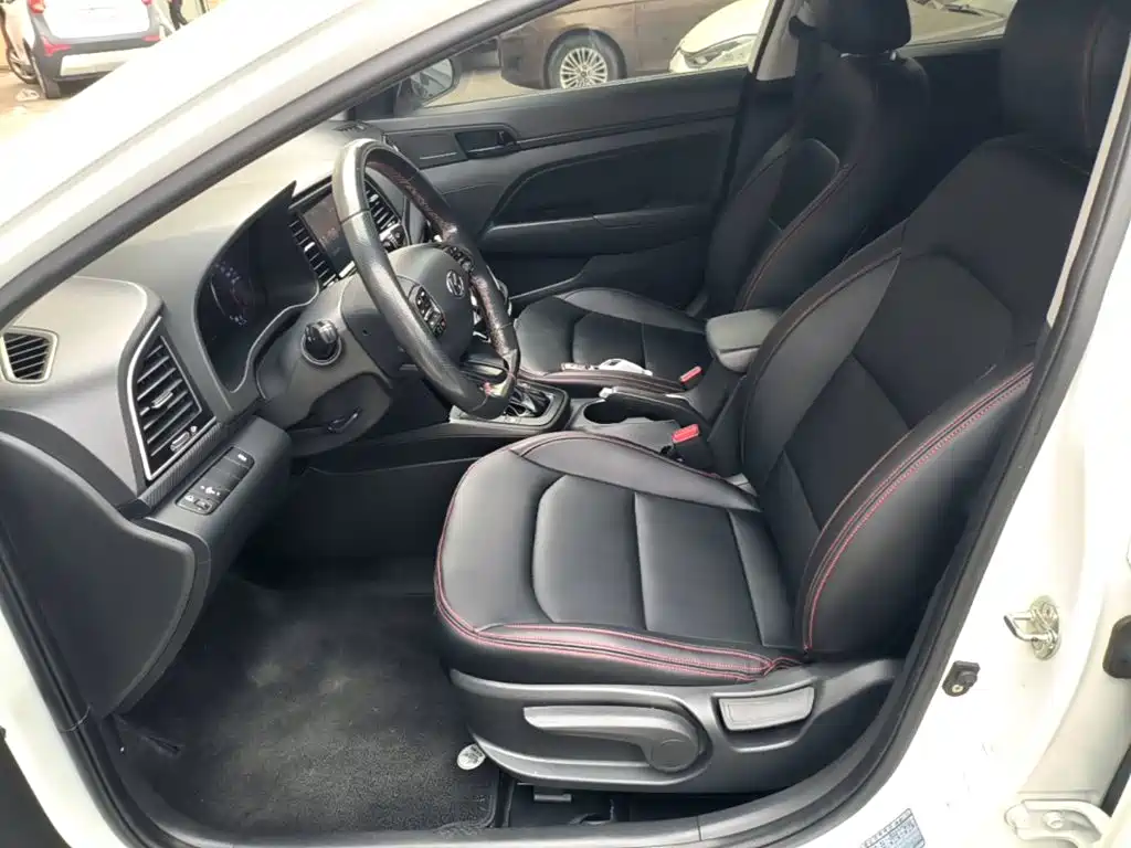 Hyundai Elantra — фото 15