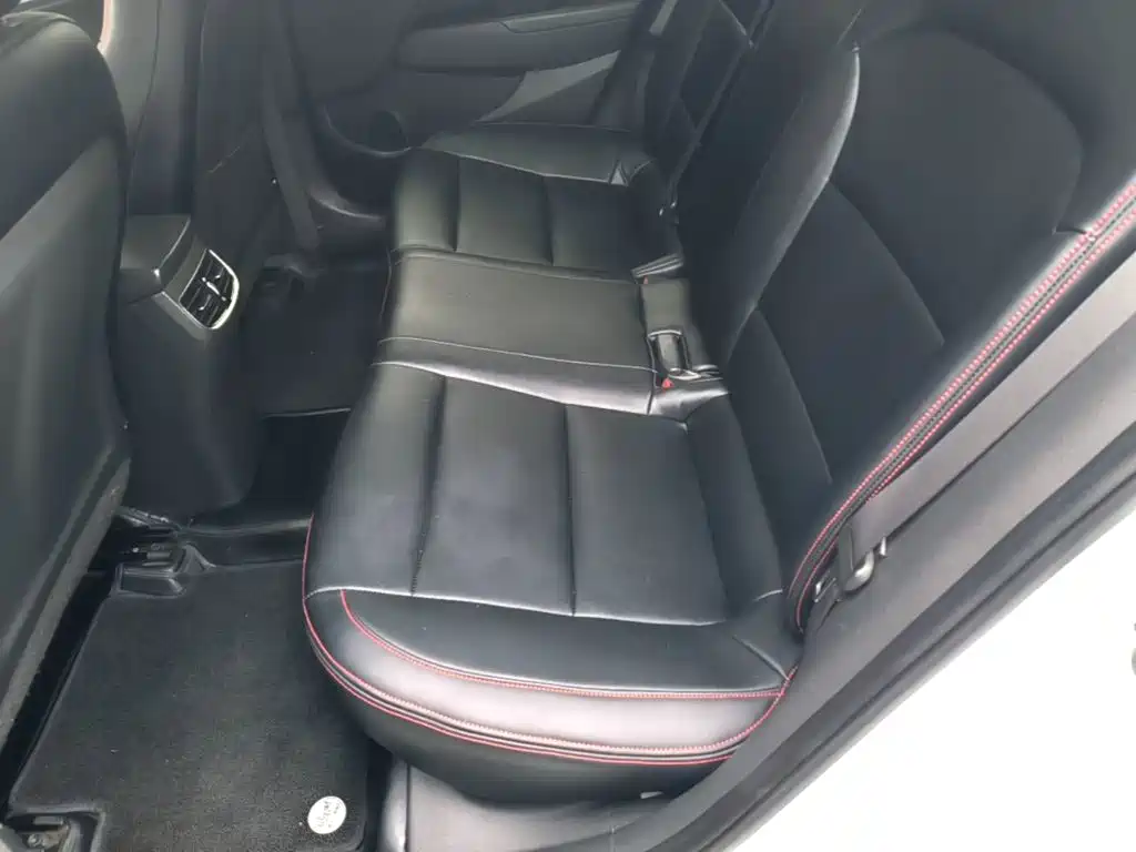 Hyundai Elantra — фото 17