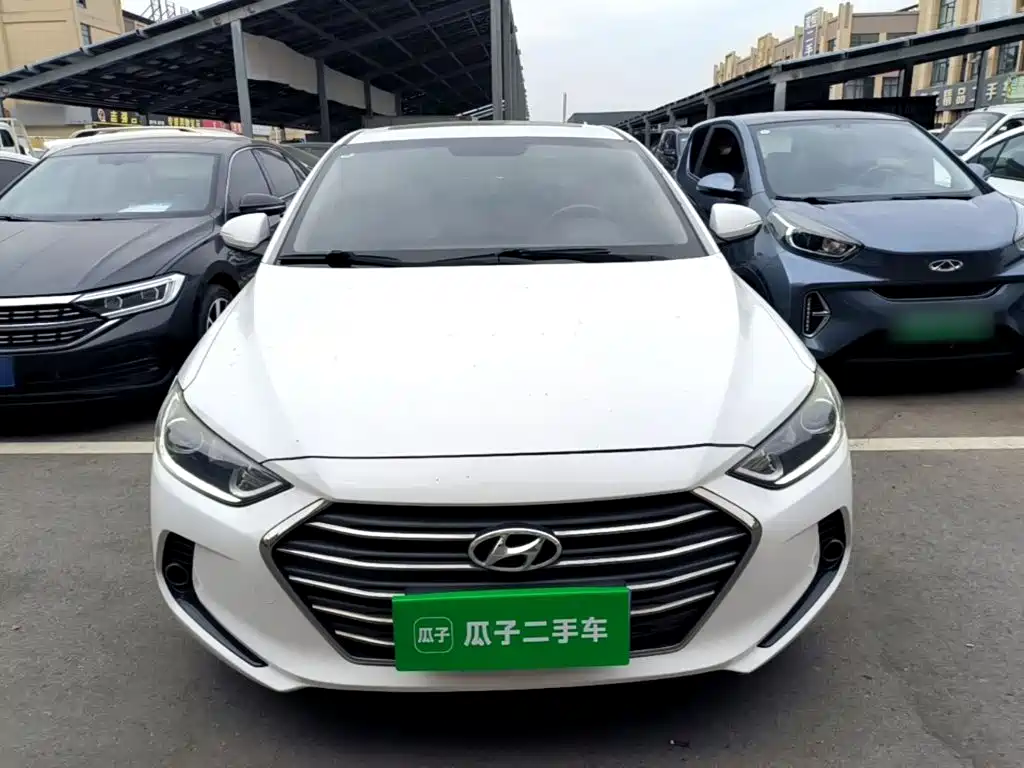 Hyundai Elantra — фото 3