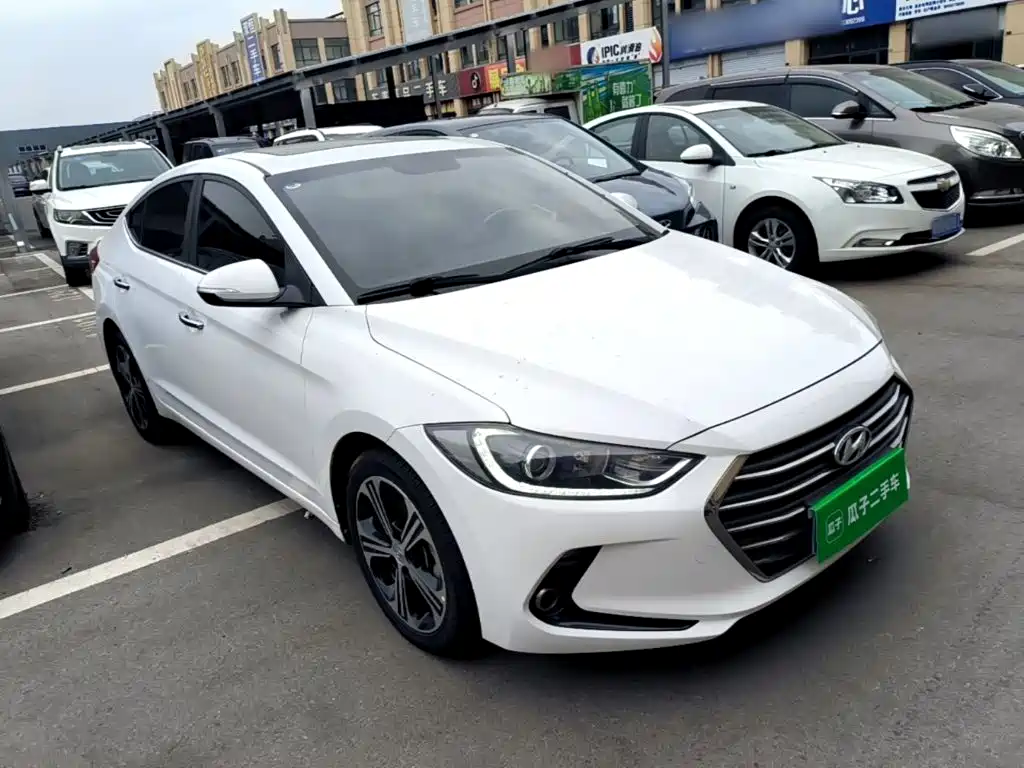 Hyundai Elantra — фото 4