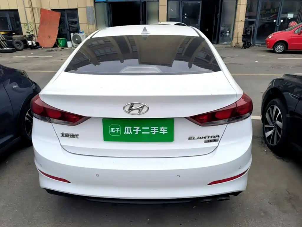 Hyundai Elantra — фото 6
