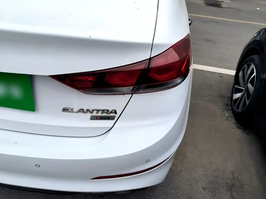 Hyundai Elantra — фото 8