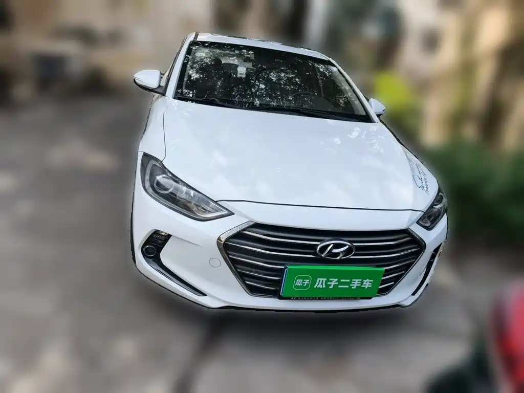 Hyundai Elantra — фото 2