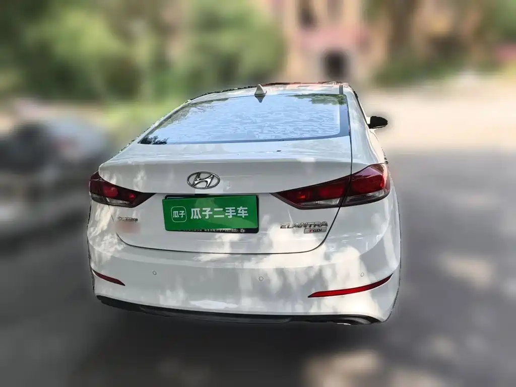 Hyundai Elantra — фото 3