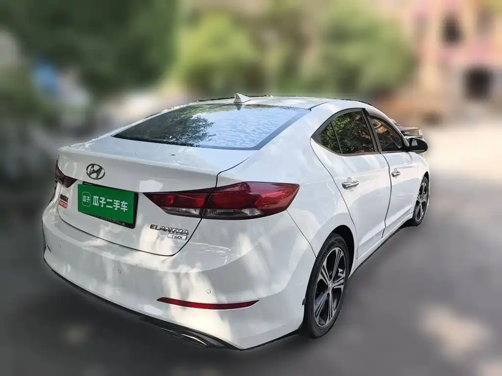Hyundai Elantra — фото 4