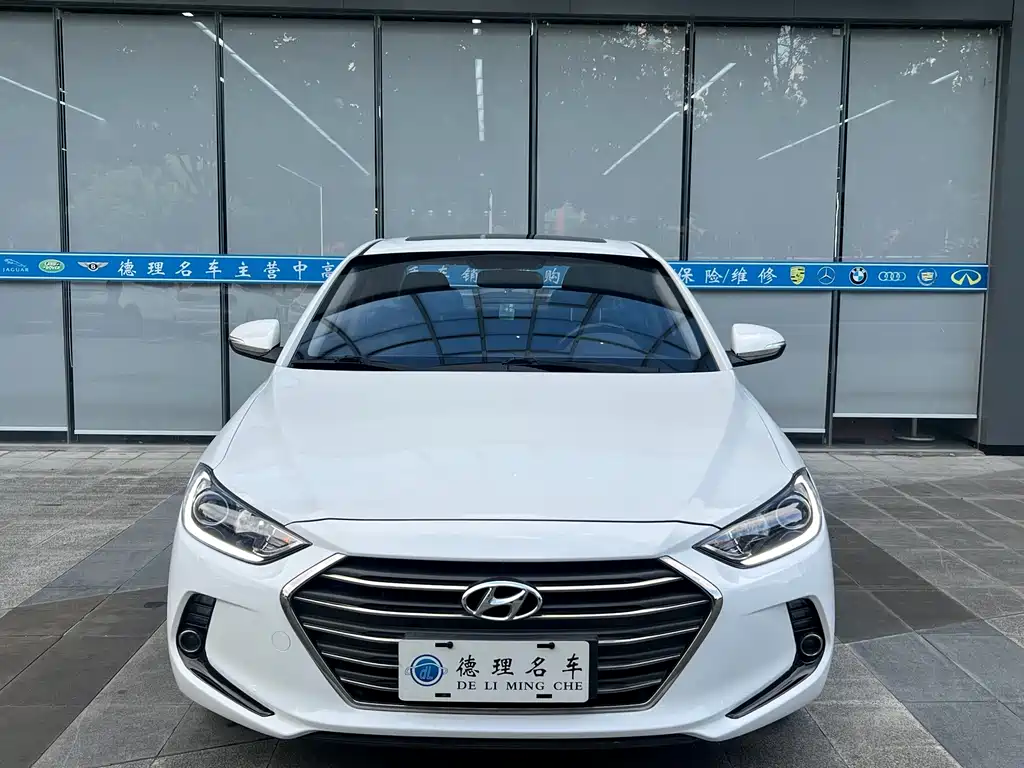 Hyundai Elantra — фото 3