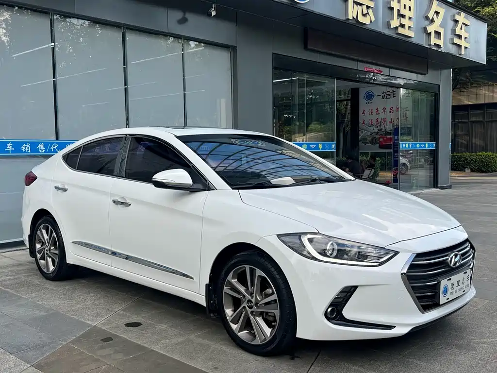 Hyundai Elantra — фото 4