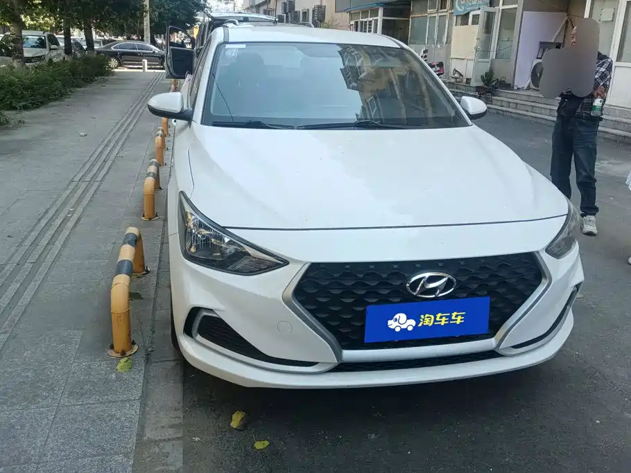 Hyundai Elantra — фото 2