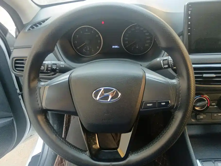 Hyundai Elantra — фото 15