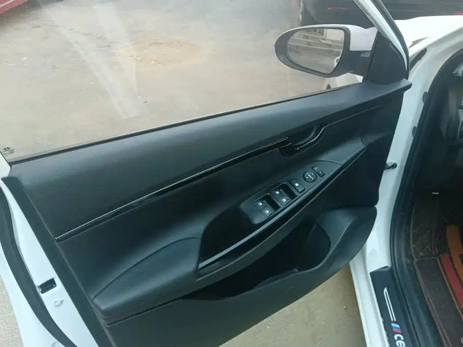 Hyundai Elantra — фото 7