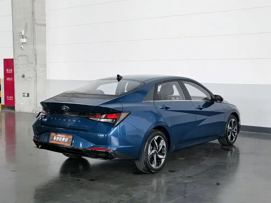 Hyundai Elantra — фото 2
