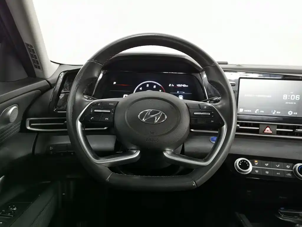 Hyundai Elantra — фото 11