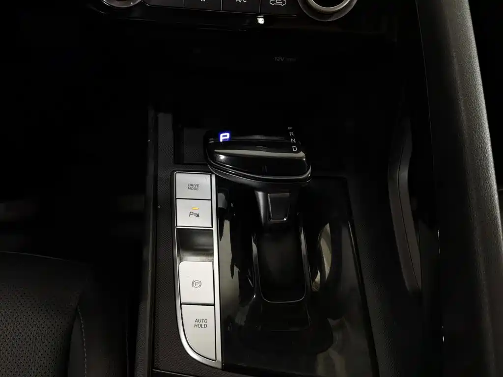 Hyundai Elantra — фото 13