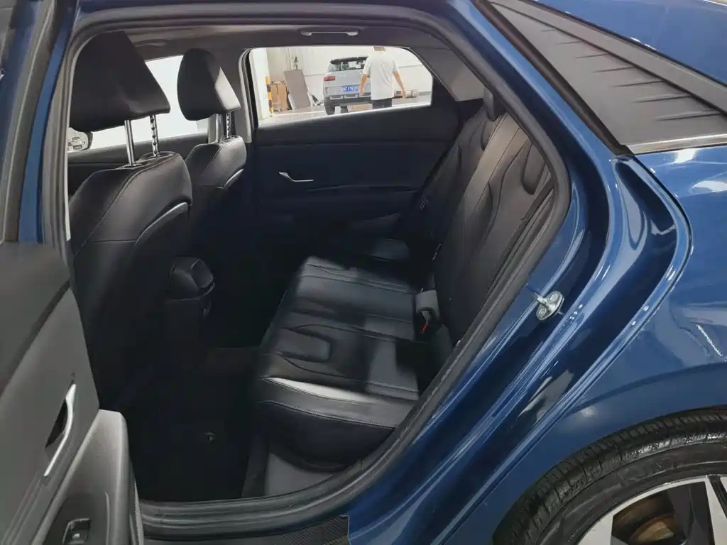 Hyundai Elantra — фото 15