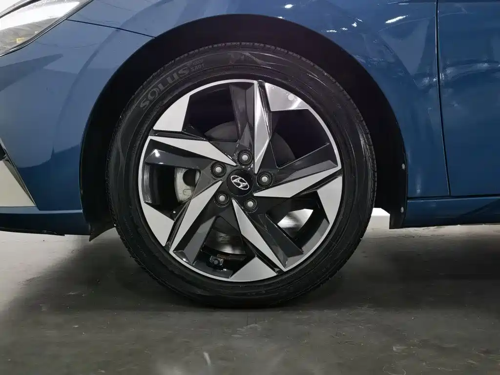 Hyundai Elantra — фото 17