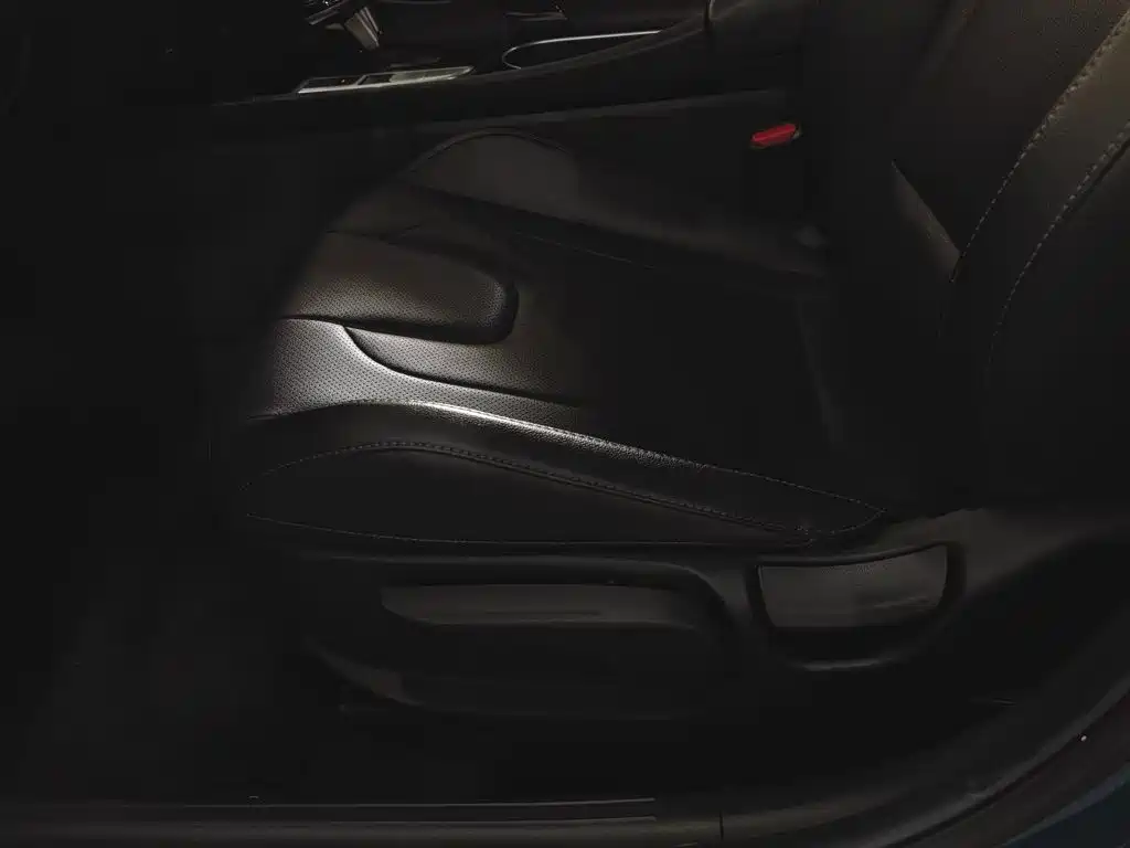 Hyundai Elantra — фото 20